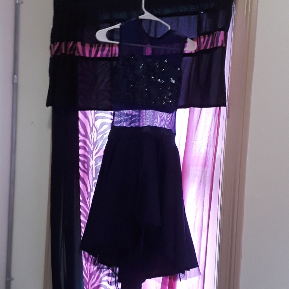 Dresses - Picture 2 of 7